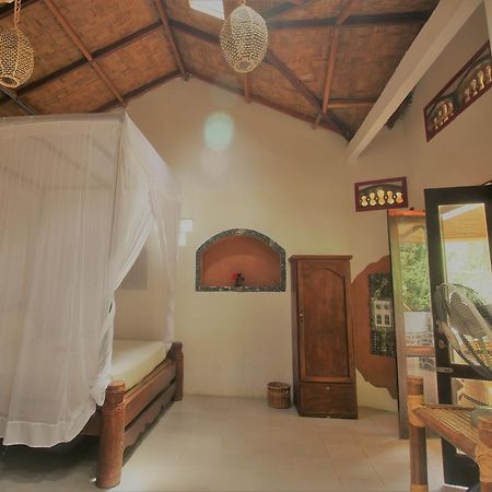 Jungle Tribe Guesthouse Berastagi Exterior photo