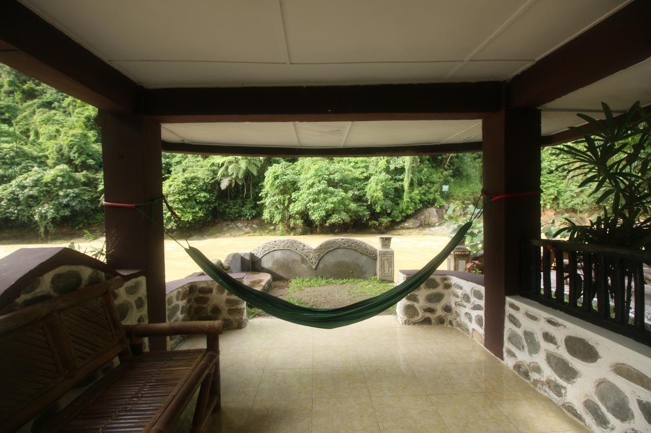 Jungle Tribe Guesthouse Berastagi Exterior photo